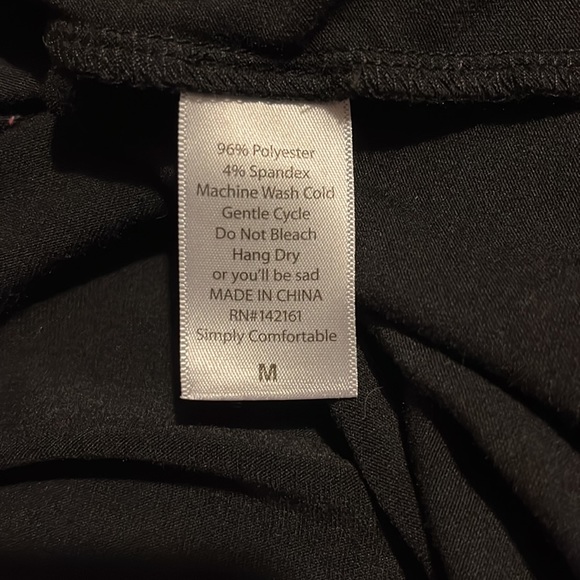 Medium mid length sleeve LuLaRoe Randy tee - Picture 4 of 4